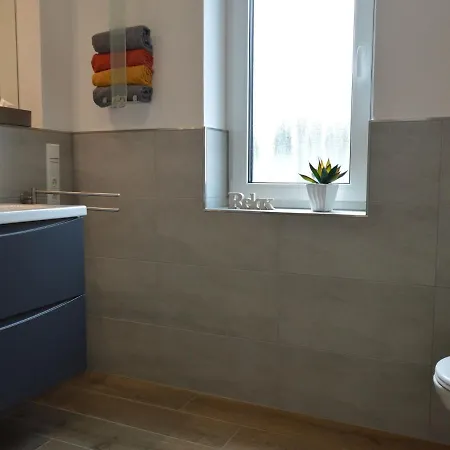 Comfortable And Luxurious In A Wooded Area With Sweeping Views *