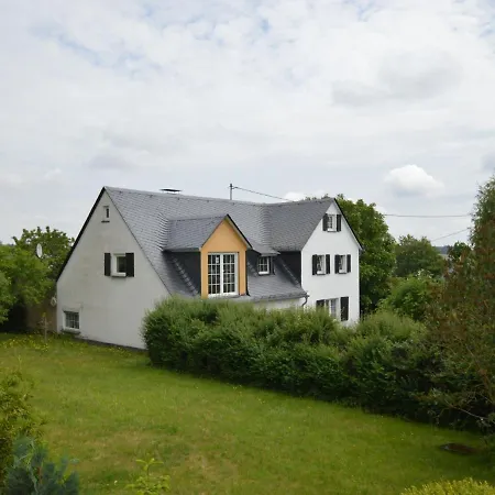 Comfortable And Luxurious In A Wooded Area With Sweeping Views