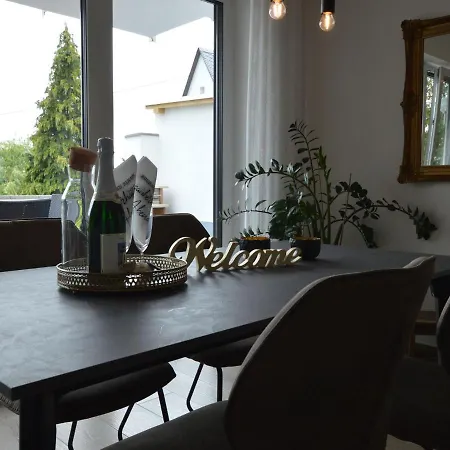 Comfortable And Luxurious In A Wooded Area With Sweeping Views Сasa de vacaciones