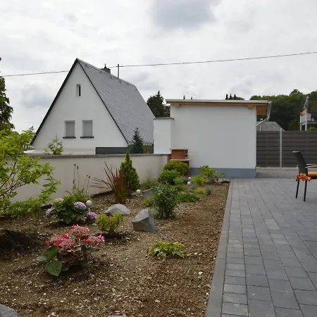 Сasa de vacaciones Comfortable And Luxurious In A Wooded Area With Sweeping Views